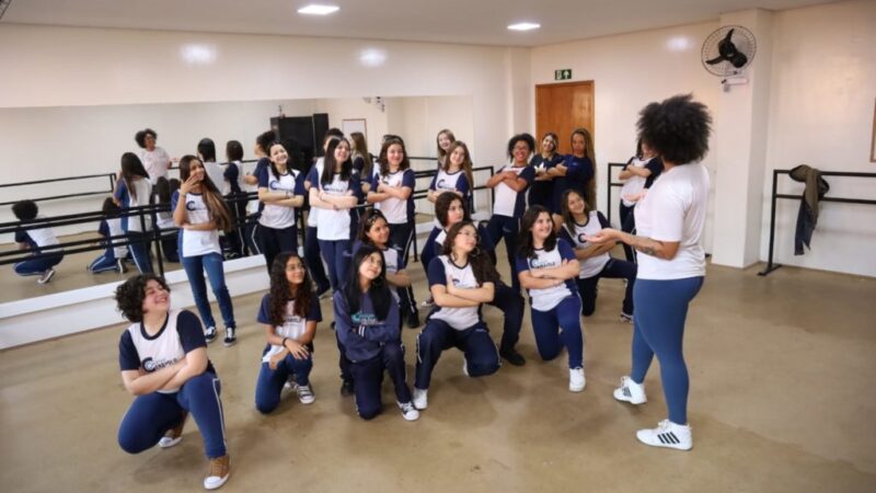 Apucarana: Projeto Adolescer leva dança para escolas estaduais e entidades sociais