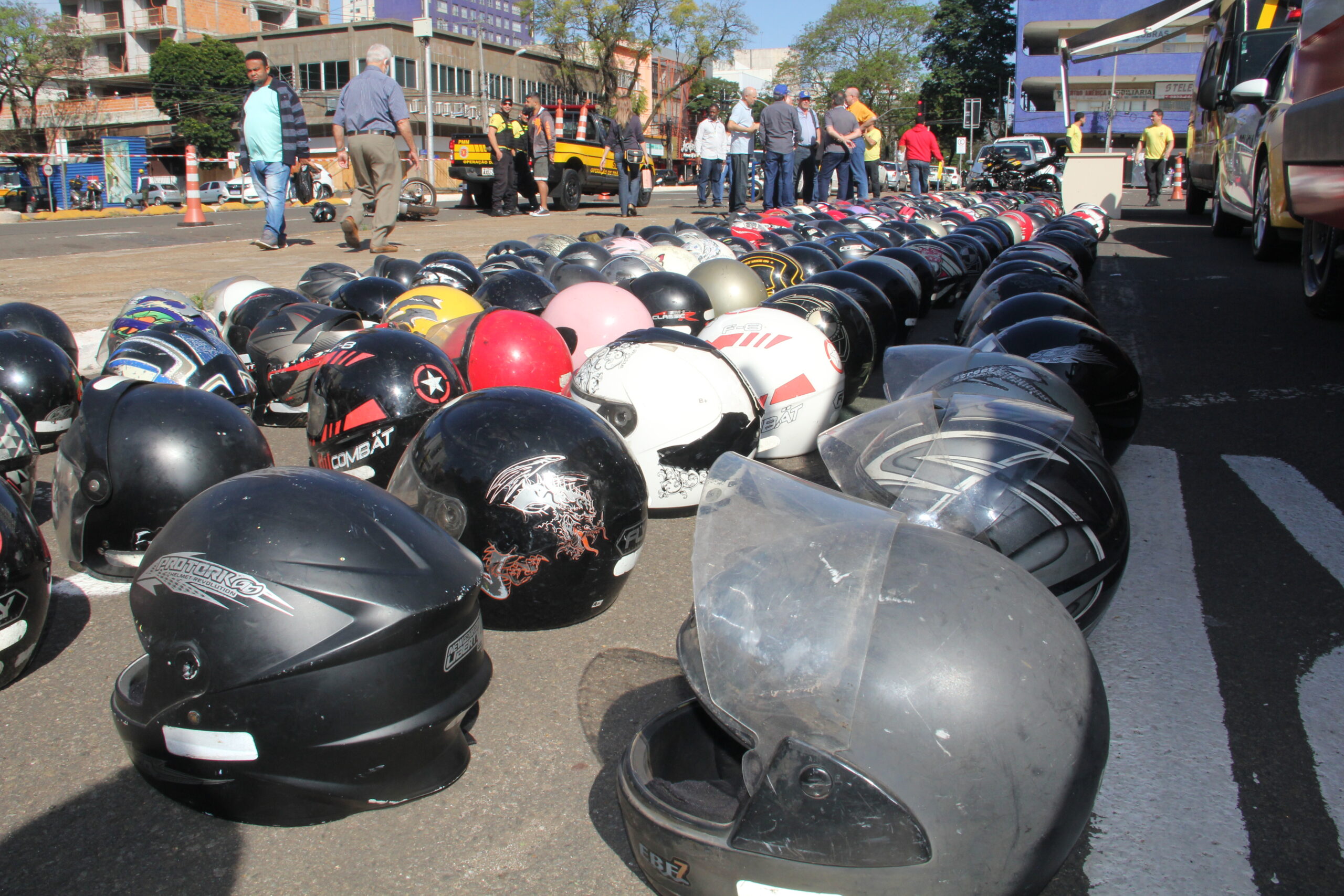 Maringá: Para ampliar segurança no trânsito, Prefeitura promove campanha com descontos de até 30% na compra de capacetes