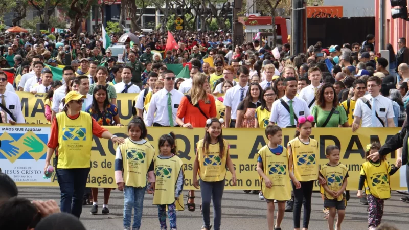 Mais de 15 mil pessoas participam do desfile de 7 de Setembro em Londrina