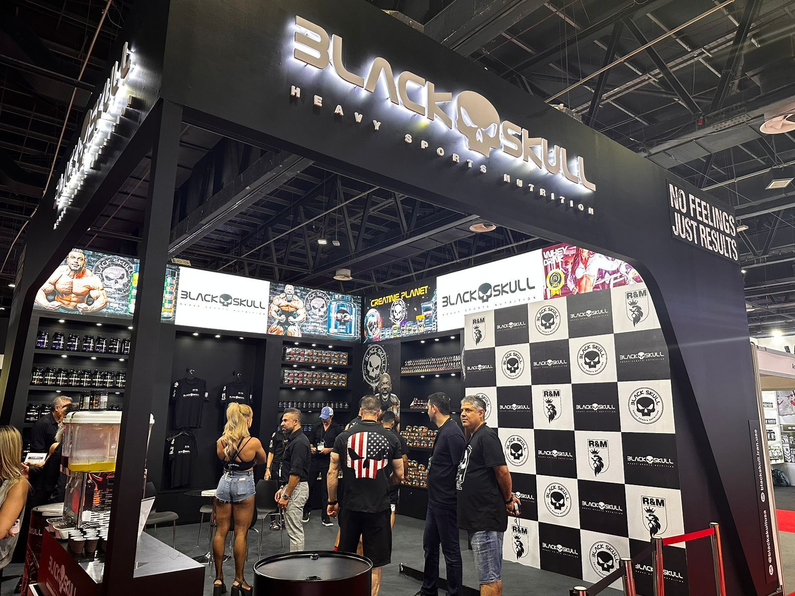 Black Skull marca presença Dubai Muscle Show