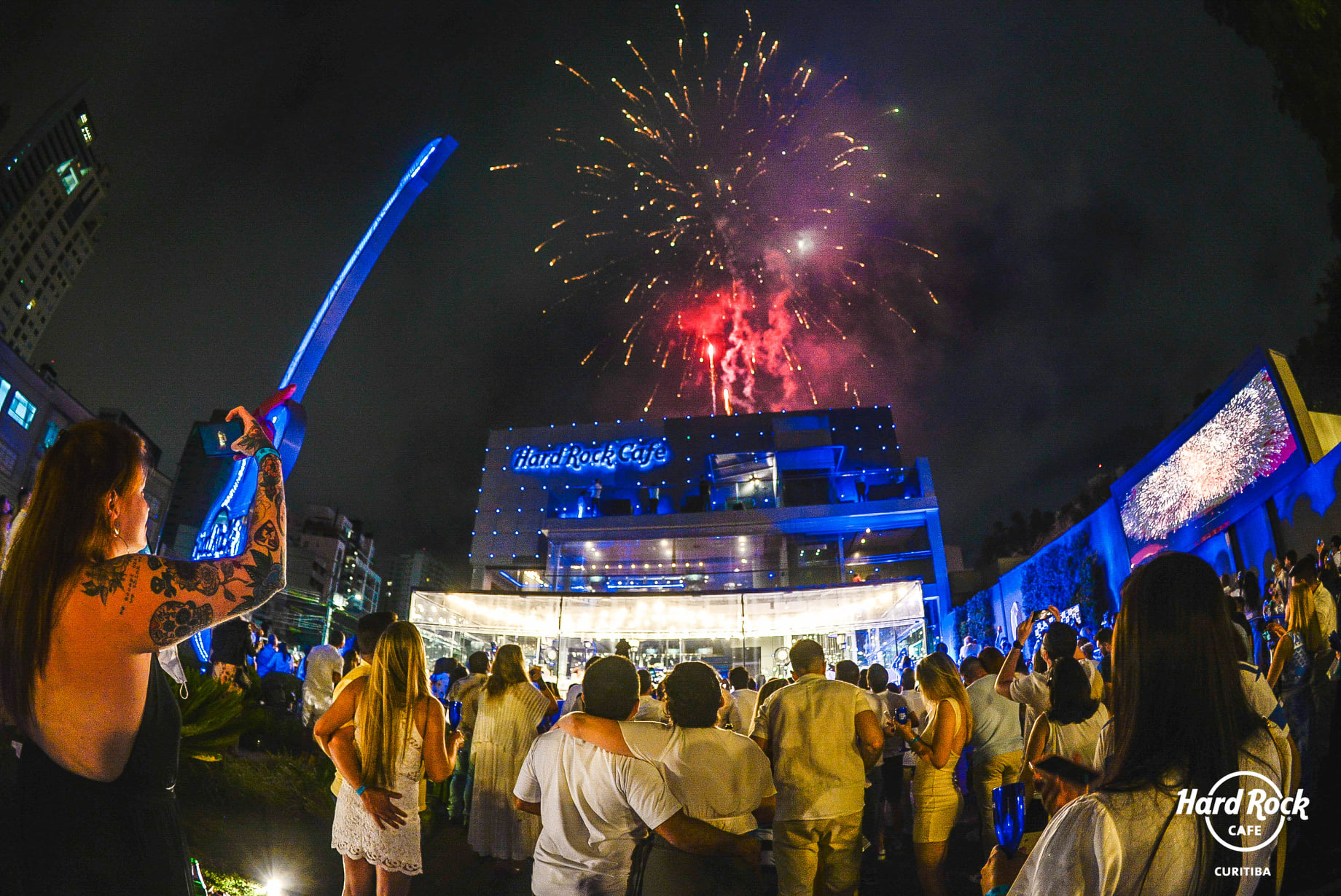 Hard Rock Cafe Curitiba anuncia tradicional festa de Ano Novo com experiência all-inclusive e espetáculo de fogos