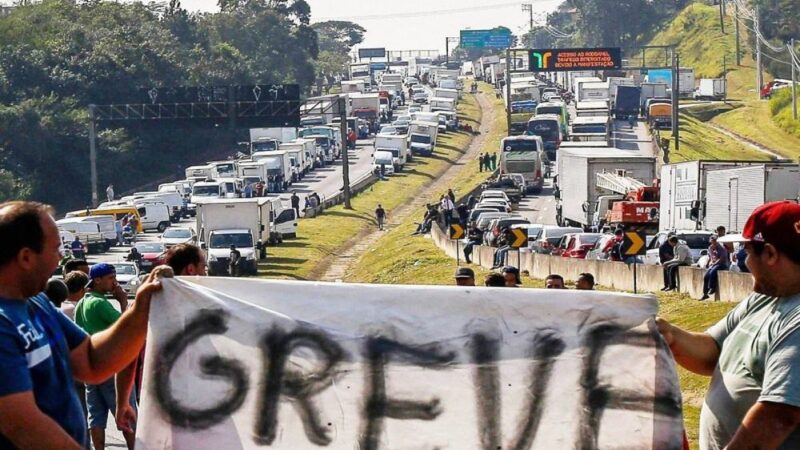 Caminhoneiros vão parar no dia 25 de fevereiro em apoio a Bolsonaro?