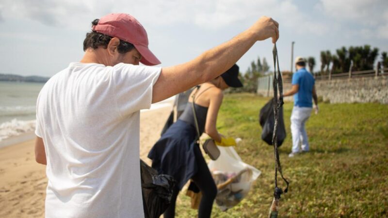 Ação voluntária realiza mutirão de limpeza de praias em Búzios