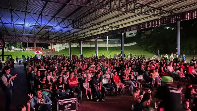 1100 pessoas lotam o “Cinema na Praça” em Assaí. Nesta quinta, evento será em Barra do Jacaré