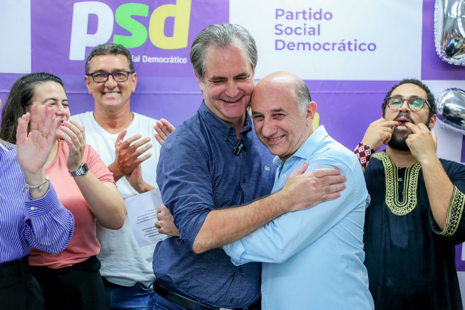 PSD de  Ulisses Maia e Ratinho Junior abraça Scabora