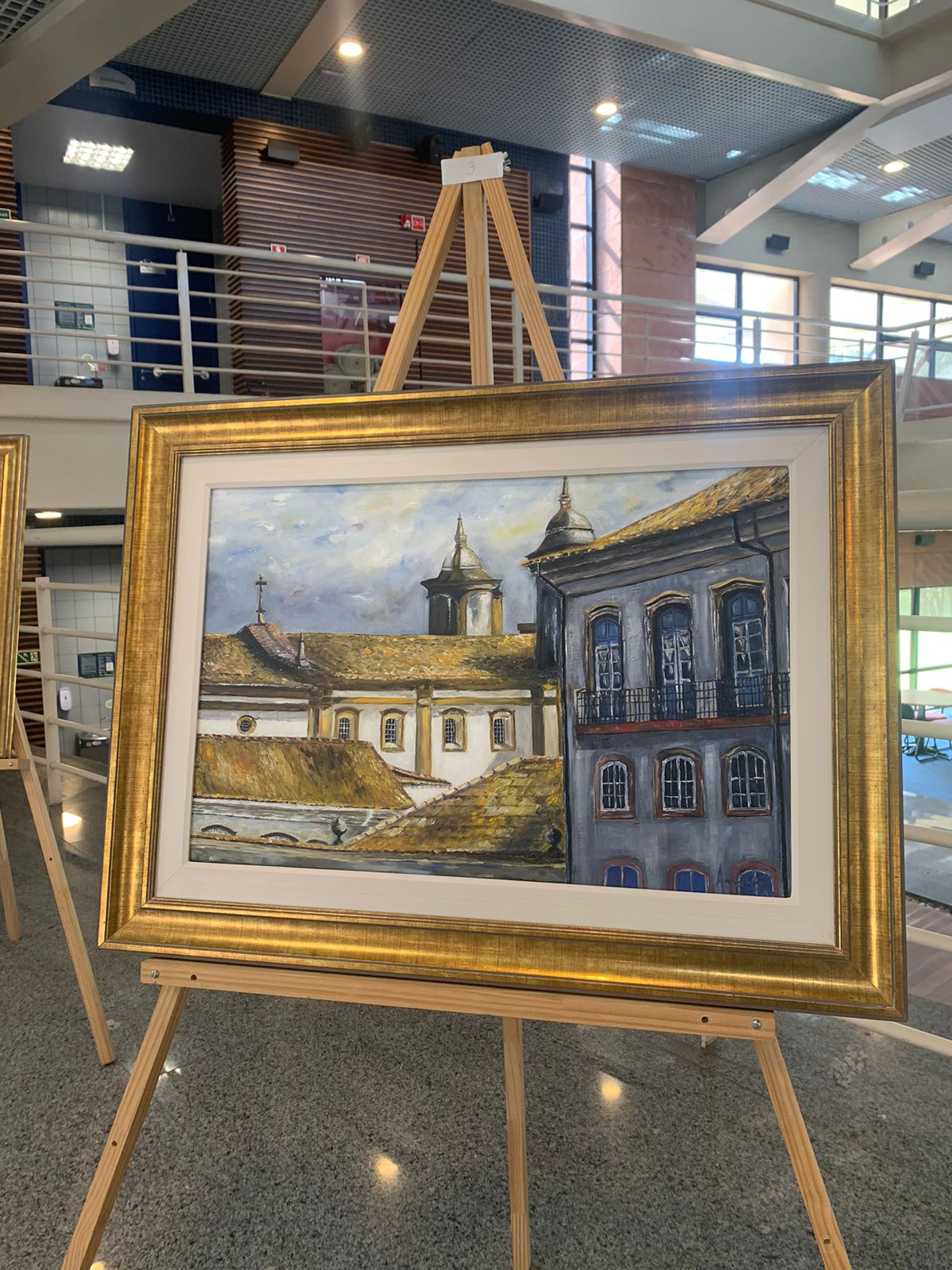 Exposição gratuita traz retratos de cidades históricas a biblioteca de universidade