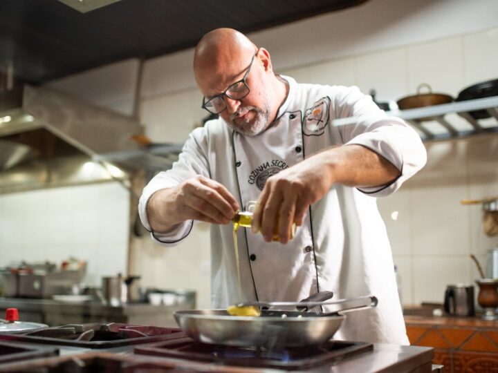 A História por Trás da Cozinha Secreta: Tradição e Sabor no Coração do Batel