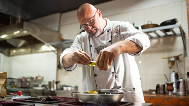 A História por Trás da Cozinha Secreta: Tradição e Sabor no Coração do Batel