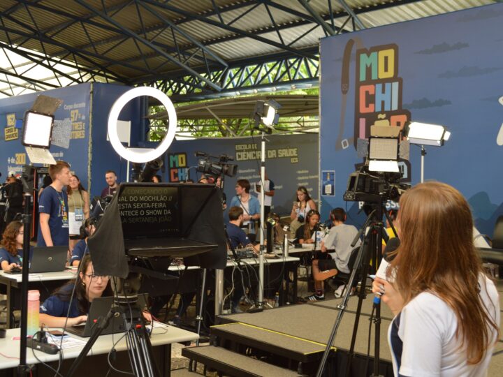 Feira de profissões gratuita reúne 10 mil estudantes em Curitiba