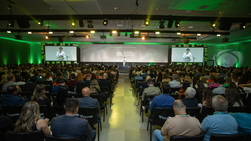 Sicredi patrocina maior congresso empresarial do Paraná