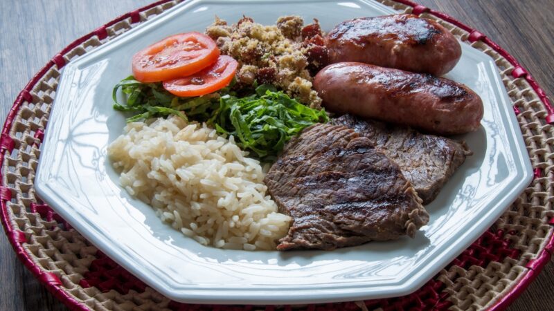 Comida na mesa pode ficar mais barata, mas o prato feito continua tributado