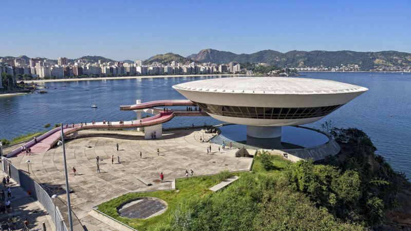 Niterói alia história, cultura e belezas naturais