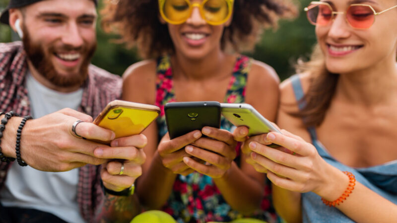 Carnaval demanda atenção redobrada ao furto de celulares