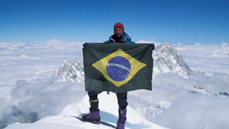 Waldemar Niclevicz comemora 30º aniversário da conquista do Everest