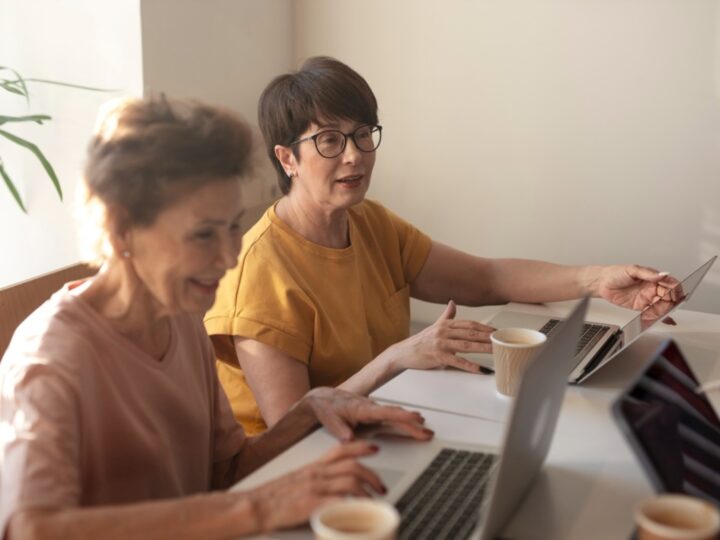 Ação reúne vagas de emprego para mulheres acima de 50 anos