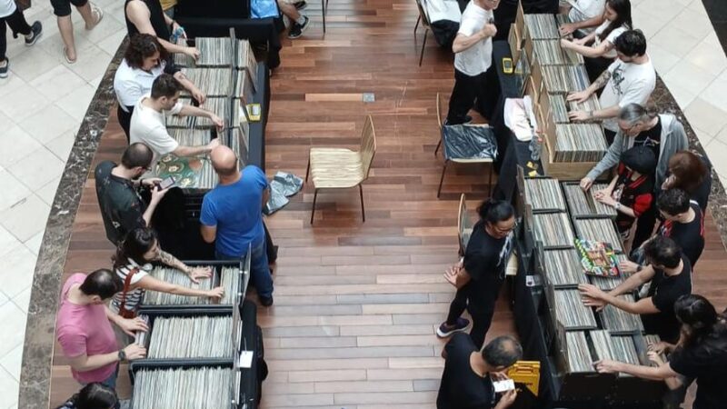 Feira de Vinil no Shopping Crystal