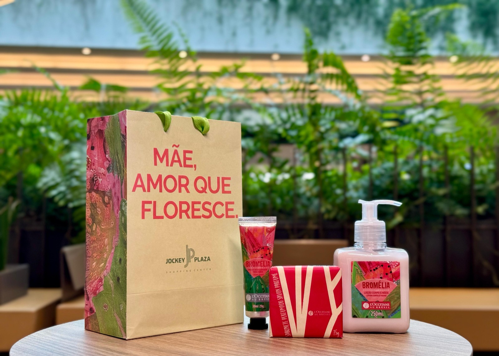 Mãe, amor que floresce: Jockey Plaza Shopping lança campanha compre e ganhe de Dia das Mães