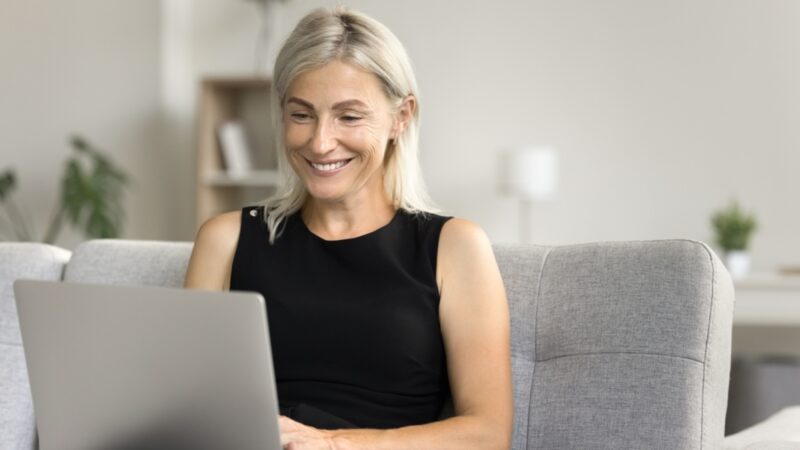 Aprendizagem contínua favorece reinserção de profissionais 50+ no mercado