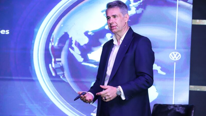 Presidente e CEO da Volkswagen compartilha visão sobre transformação e liderança em evento com empresários em Curitiba