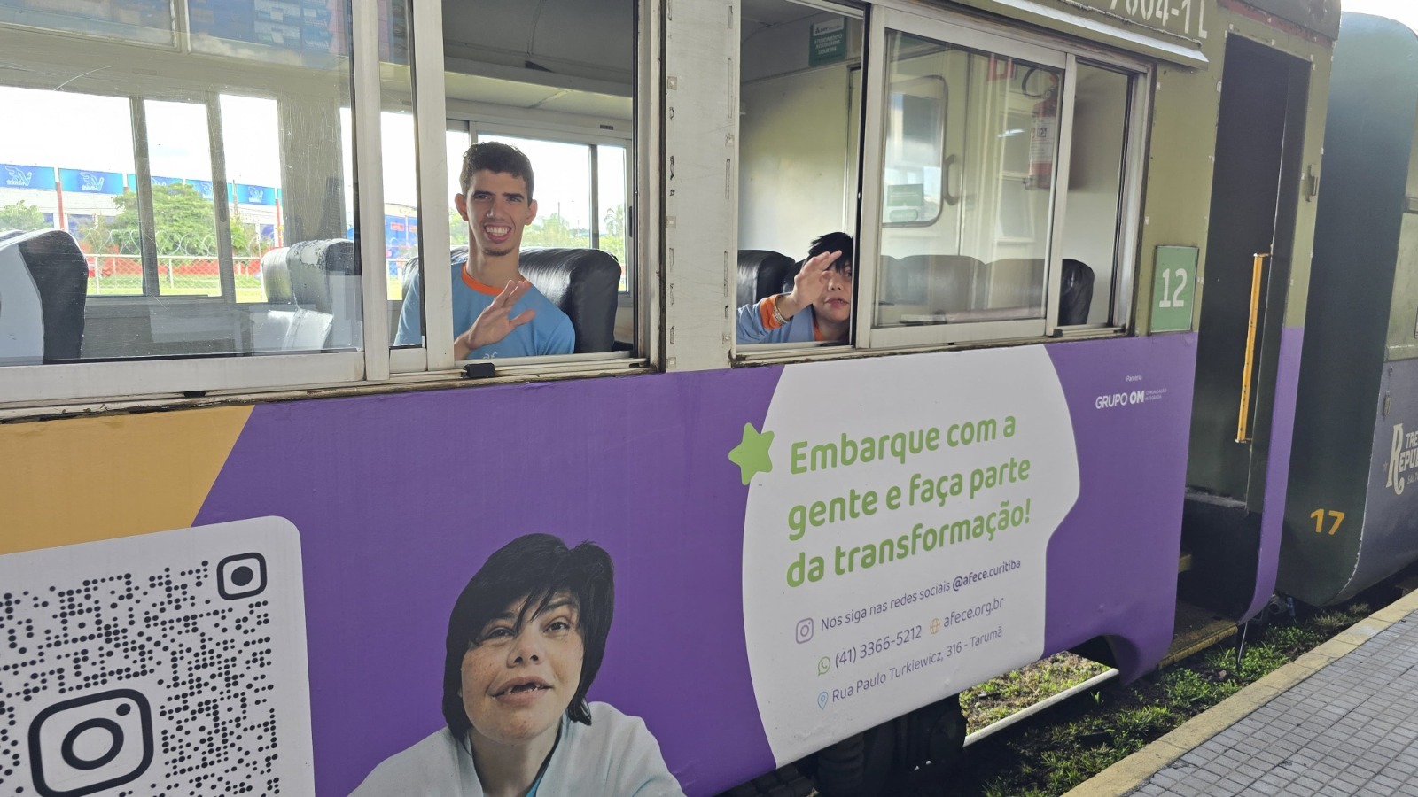 Alunos com deficiência intelectual embarcam em passeio pedagógico de trem