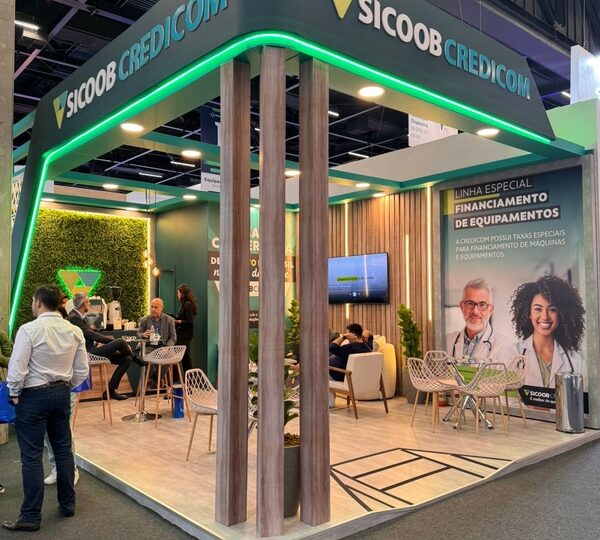 Sicoob Credicom marca presença na Hospitalar 2025