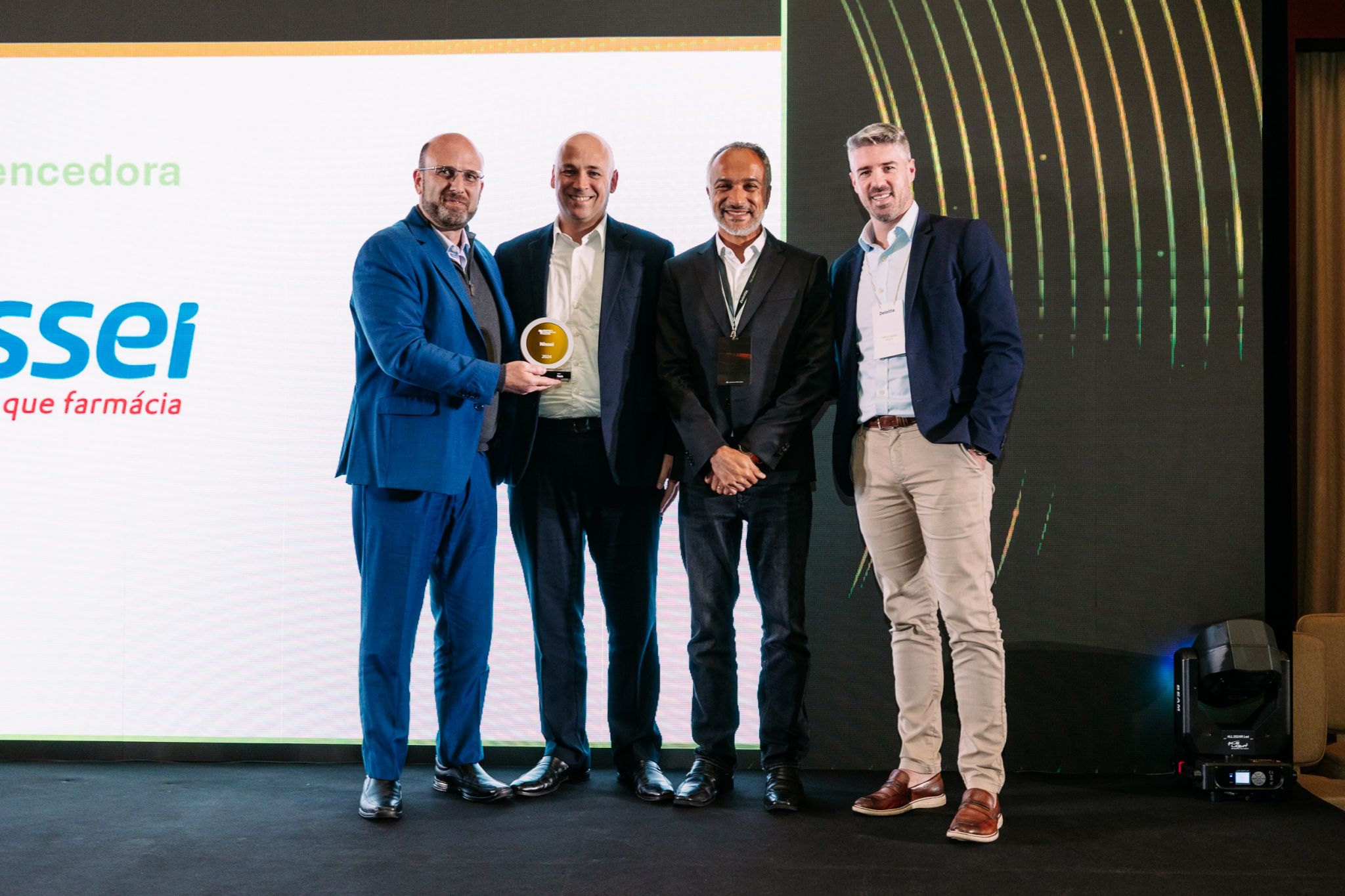 Farmácias Nissei recebe o selo Gold ao conquistar pelo quarto ano consecutivo o Prêmio de Empresas com Melhor Gestão, promovido pela Deloitte