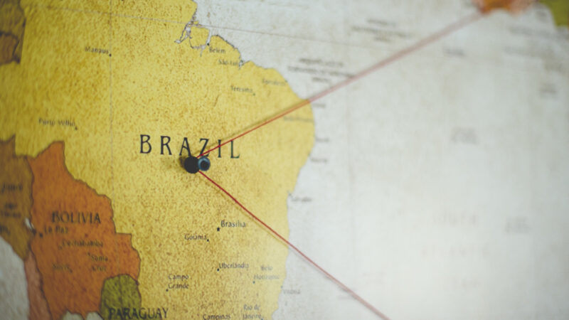 Felipe Avancini orienta brasileiros sobre mobilidade global