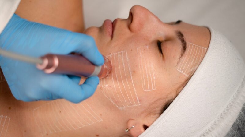 Rejuvenescimento facial movimenta setor estético no Brasil