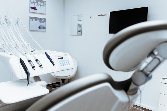 Dentistas buscam autonomia financeira na própria clínica