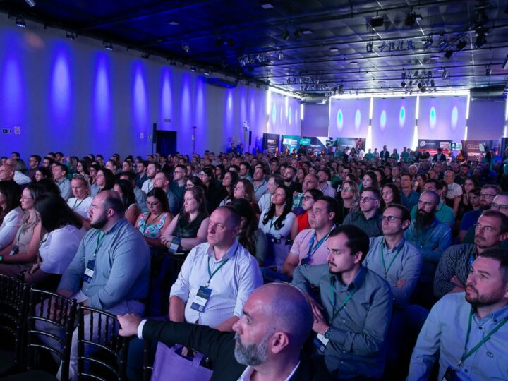 Gigante da tecnologia realiza evento gratuito sobre IA e inovação em Curitiba