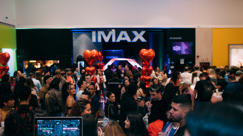 Cinema, pipoca, refrigerante e primeiro encontro: Sessão dos Solteiros reuniu 400 pessoas no Palladium Curitiba