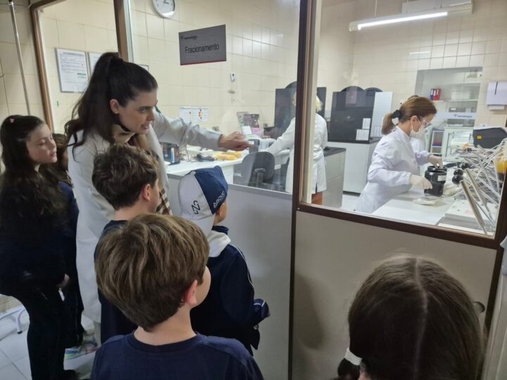 Crianças visitam Hemobanco de Curitiba e aprendem sobre a importância das doações de sangue e medula