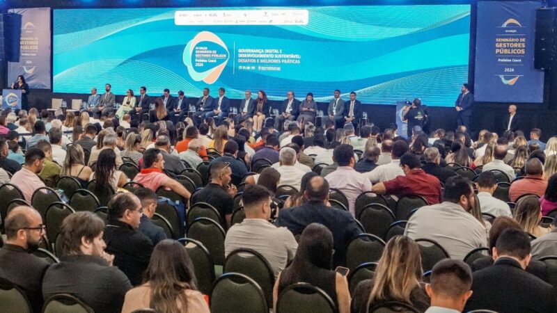 Gestores públicos se reúnem em seminário sobre eficiência e transparência