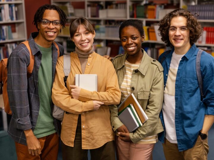 Jovens que buscam o primeiro emprego podem fazer cursos de graça em Curitiba