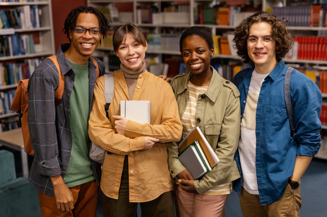 Jovens que buscam o primeiro emprego podem fazer cursos de graça em Curitiba