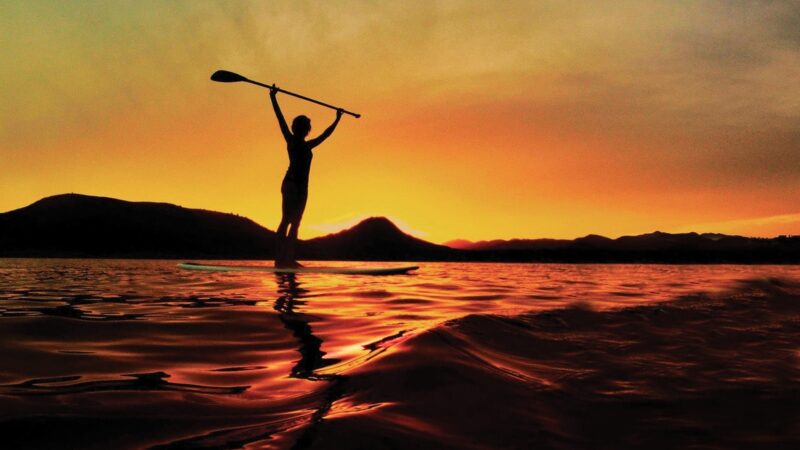 SUP Para Todos promove aulas gratuitas de stand up surf em São Sebastião