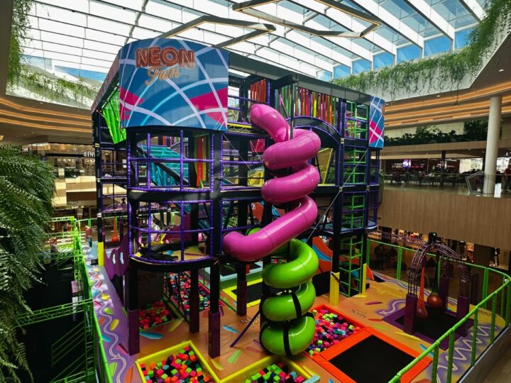Arena Neon Fun realiza edição especial para crianças com TEA no Jockey Plaza Shopping