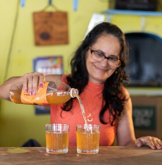 Empresa lança bebida mista alcoólica à base de mel de cacau
