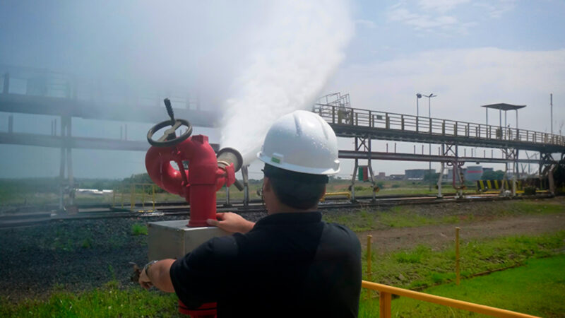 Espumas empregam tecnologia no combate a incêndios