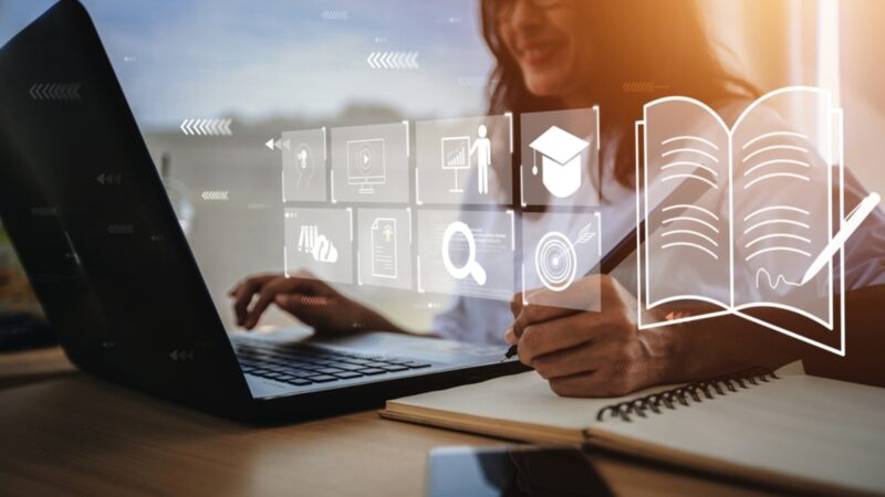Graduados ganham até 148% a mais do que aqueles que têm somente o ensino médio