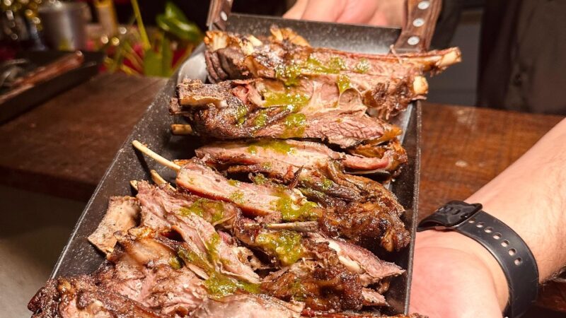 Cozinha Secreta realiza penúltima edição da Noite do Cordeiro com jantar exclusivo e valor especial