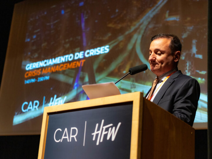 Lei de seguros, IA e conflitos pautam evento internacional