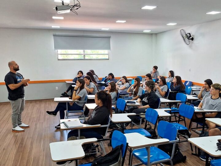 Rede Apogeu conquista primeiro lugar na redação do Enem e prepara alunos do ensino público para exame