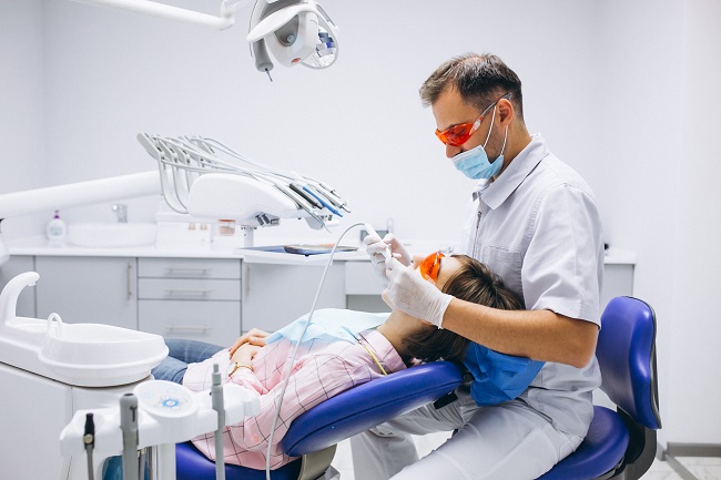 Misturar contas pessoais e do CNPJ ainda é erro comum entre dentistas