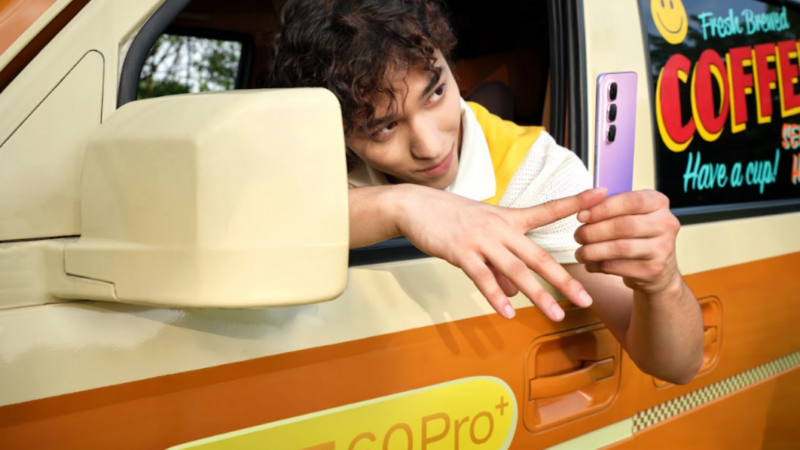 Infinix lança celular ultrafino em parceria com Free Fire