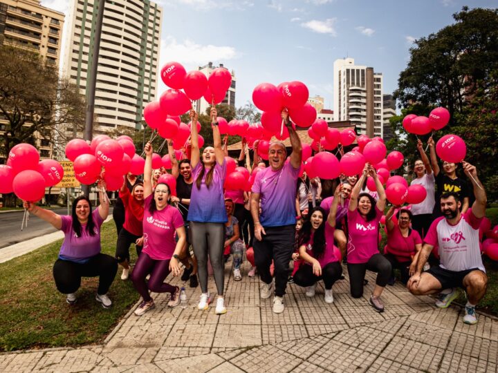 Praça do Japão ficou rosa para lembrar o mês de prevenção ao câncer de mama 