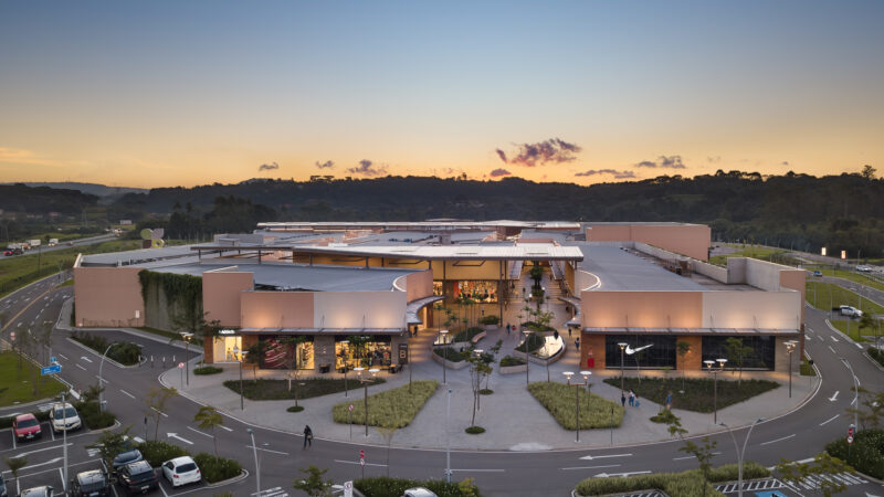 Outlets crescem e ampliam acesso a grandes marcas do varejo