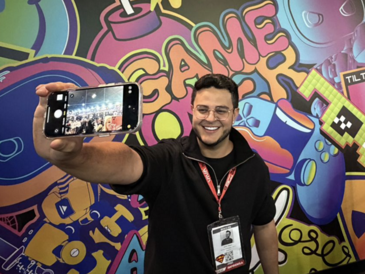 Eldo Gomes marca presença na Brasil Game Show em São Paulo