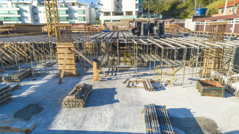 Construção civil 4.0: a jornada dos andaimes de acesso e escoramentos desde a madeira até a digitalização