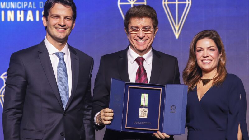 Fundador do Hospital INC é condecorado com a maior honraria de Curitiba